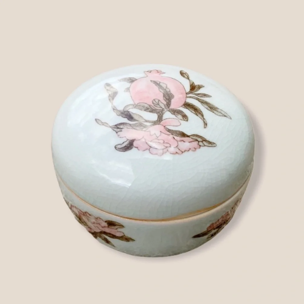 Vintage Elizabeth Arden round floral trinket box porcelain Japan